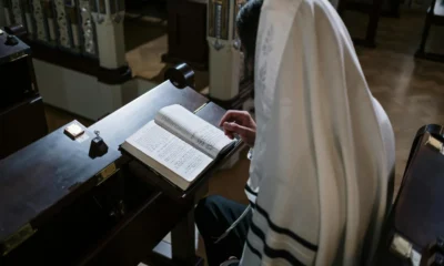 Un libro de oración judío como imagen de contexto para chi è gesù per gli ebrei