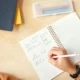 Notebook con fórmulas matemáticas para ilustrar el artículo sobre quale è il processo inverso del fattoriale