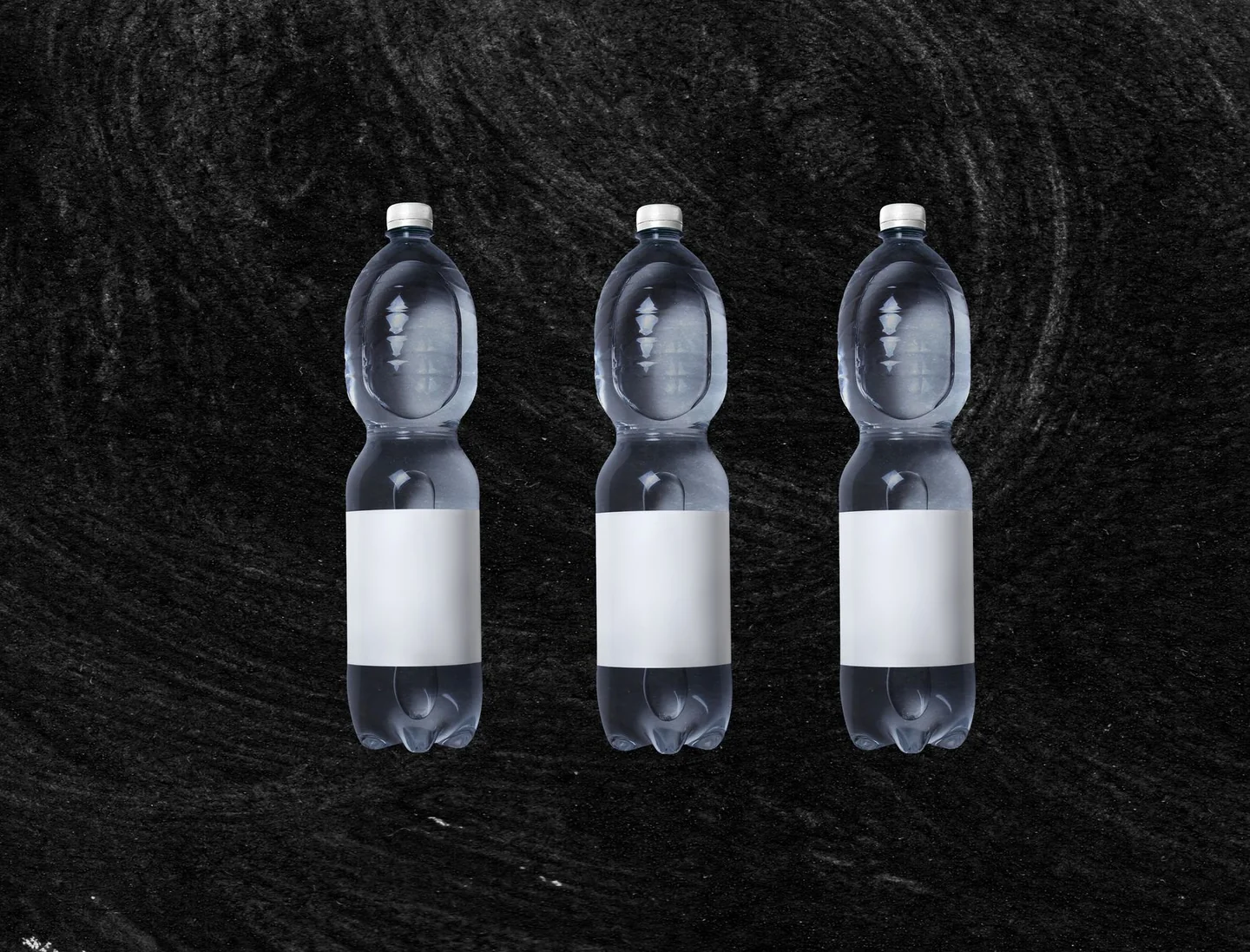 Botella de mineral water bottle para ilustrar el artículo sobre quale è l acqua più diuretica y cómo elegir el agua adecuada