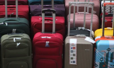 Foto de una valija lista para enviar, ideal para explicar quanto costa spedire una valigia en un artículo sobre costos y transporte de equipaje.