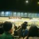 Personas esperando en una oficina para entender dove fare il passaporto