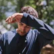Persona con signos de che cos'è colpo di calore en exterior bajo el sol