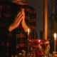 Imagen de manos en oración junto a una vela, evocando perche la vostra gioia sia piena en un contexto de recogimiento espiritual.