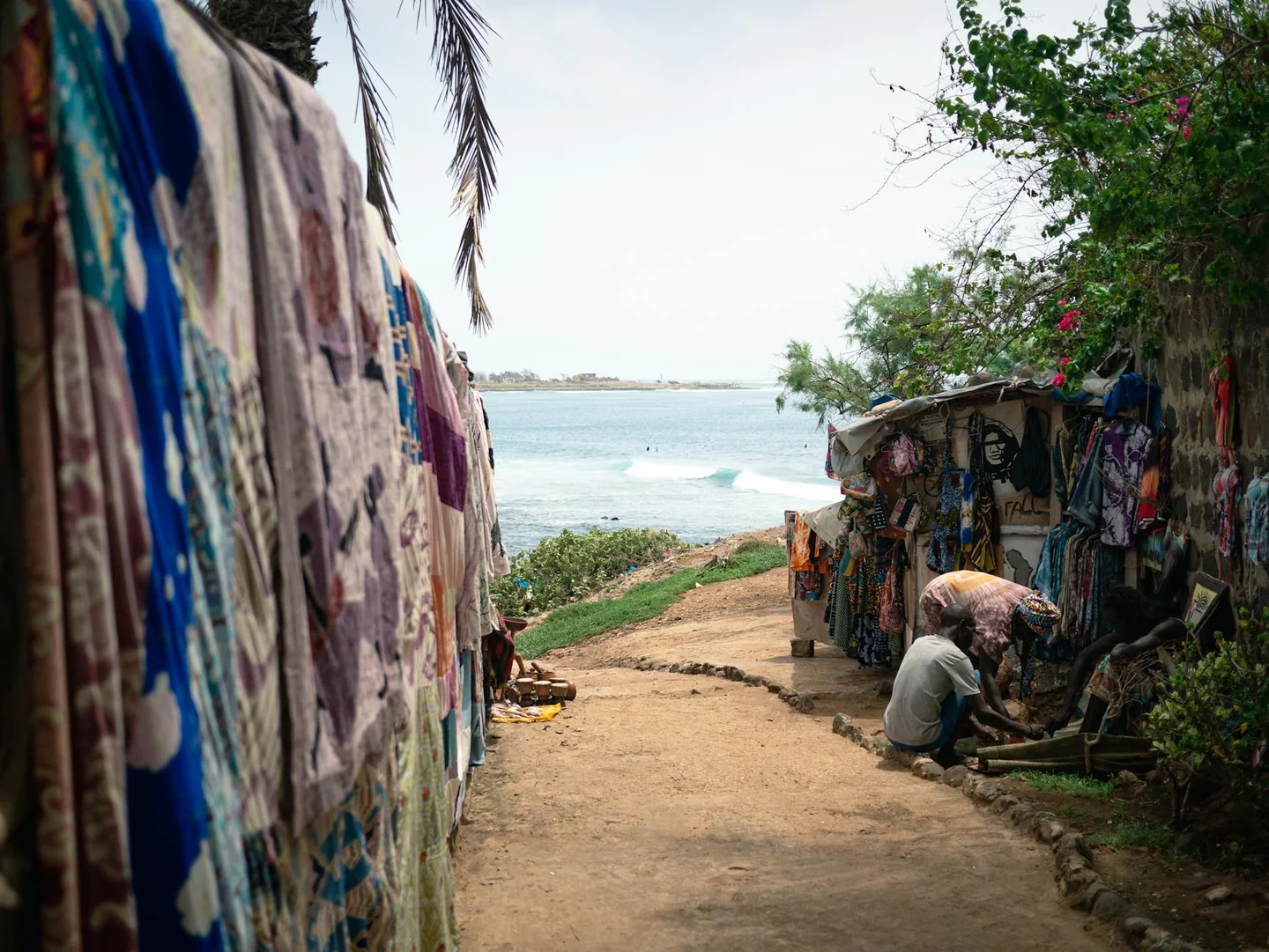 Foto de un mercado callejero en Senegal para ilustrar che lingua si parla in senegal
