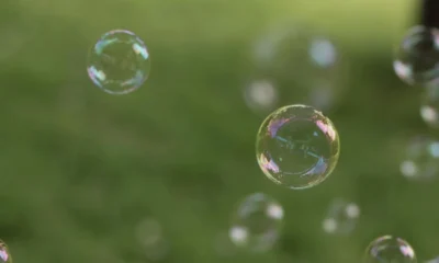 Burbujas de jabón para ilustrar un artículo sobre come fare le bolle di sapone