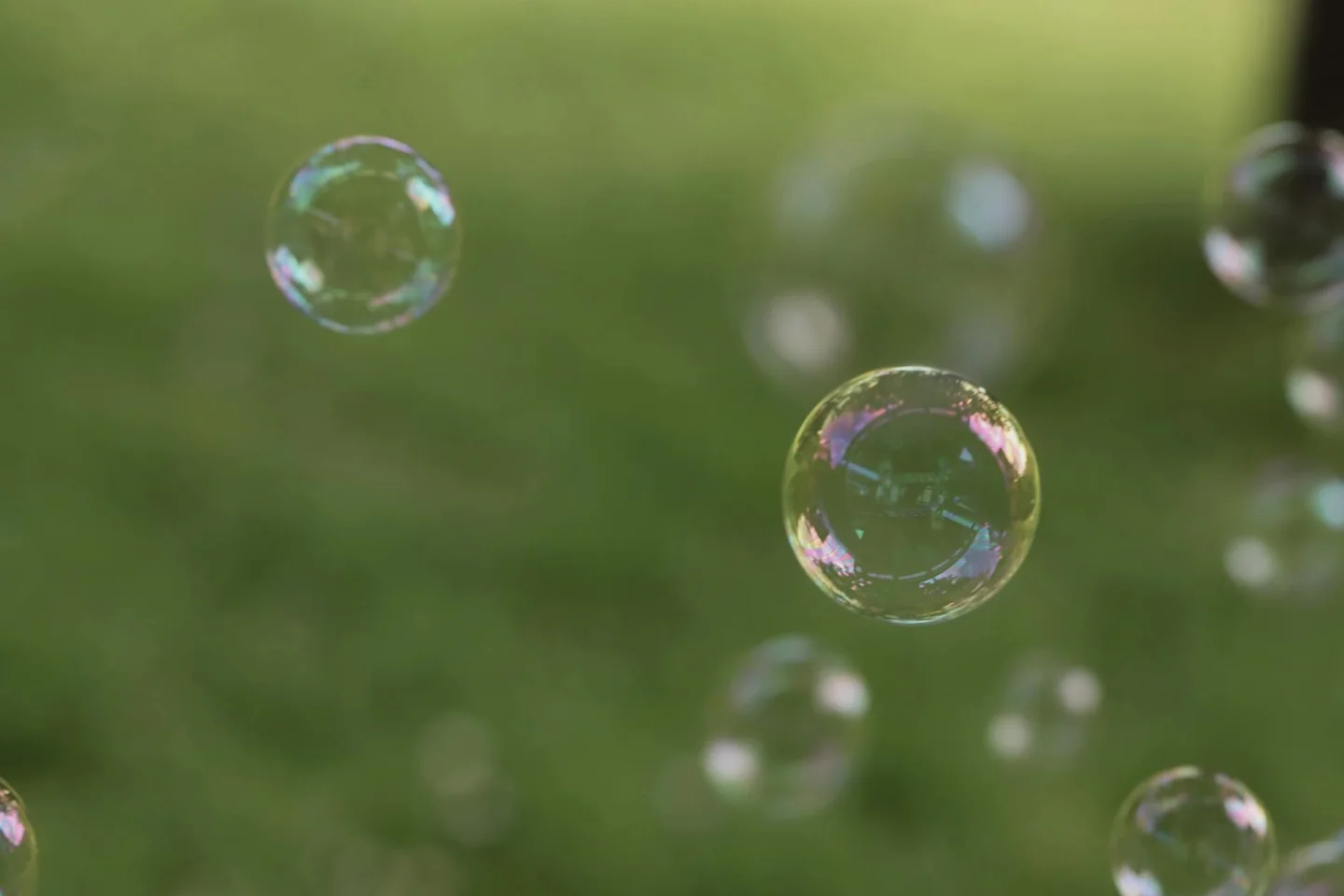 Burbujas de jabón para ilustrar un artículo sobre come fare le bolle di sapone