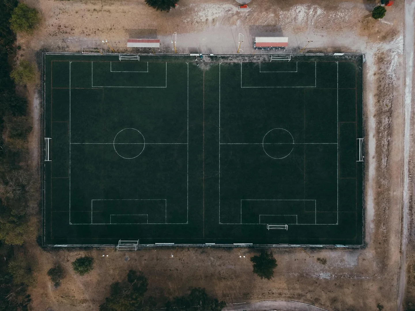 Vista aérea de un campo de fútbol para ilustrar quanti metri quadri è un campo da calcio