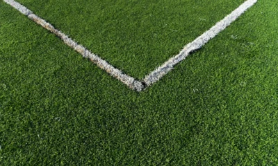 Imagen de las líneas de un campo de fútbol para ilustrar quanto è grande un campo da calcio y sus medidas reglamentarias.