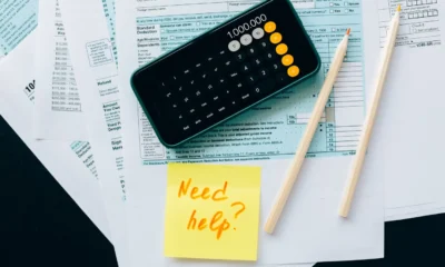 Calculadora y formulario de impuestos para ilustrar che differenza c’è tra 730 e modello Redditi en un artículo sobre declaración fiscal.