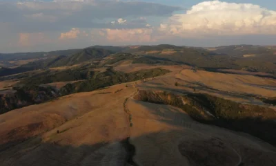 Paisaje de montaña en Toscana para ilustrar un artículo sobre dove si trova il monte amiata.