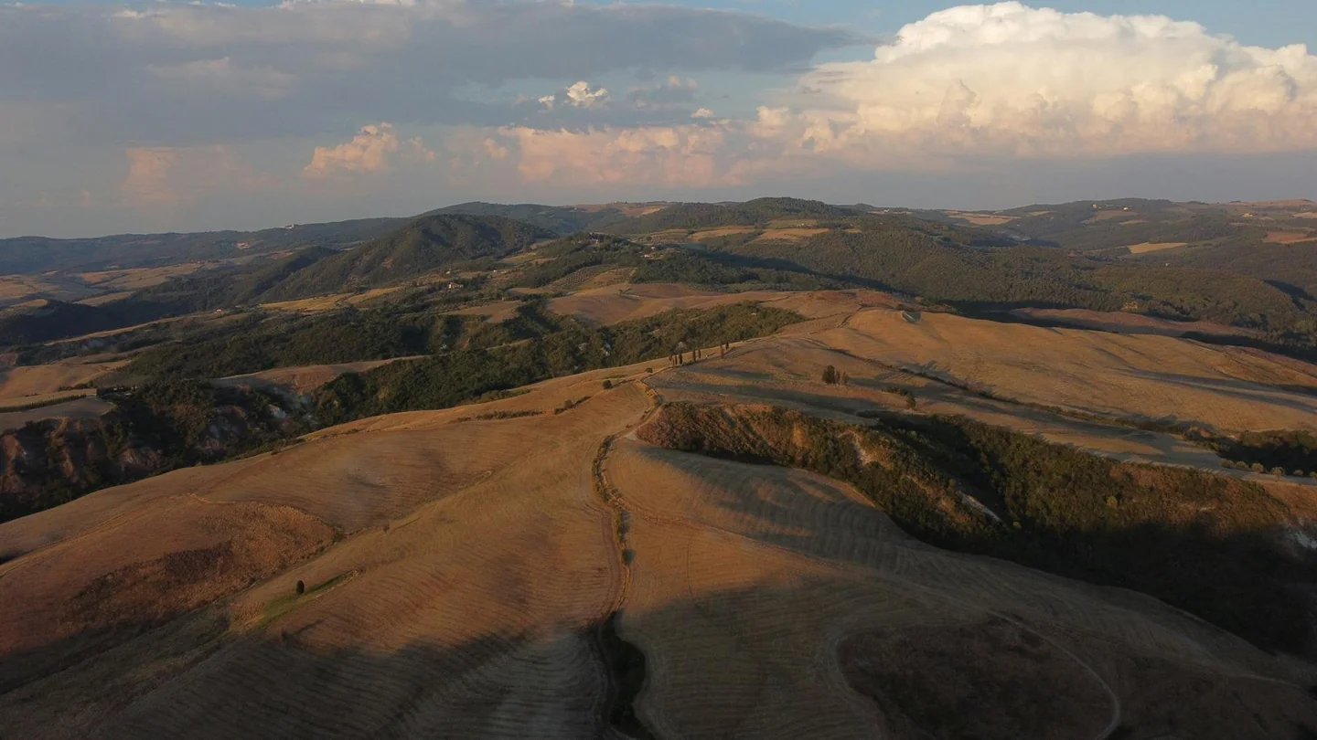 Paisaje de montaña en Toscana para ilustrar un artículo sobre dove si trova il monte amiata.