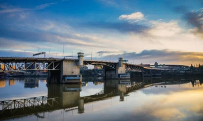 Vista de un puente sobre el río para ilustrar dove si trova casalecchio di reno y su relación con el territorio de Bolonia