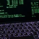 Fotografía de un vintage computer terminal para ilustrar quando è stata inviata la prima email y el origen técnico de la primera prueba de correo electrónico.