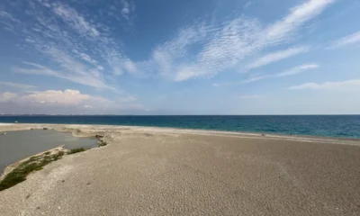 Imagen de mar Mediterráneo cálido para ilustrar el tema quale mare italiano è più caldo en un artículo sobre temperaturas y temporadas de baño en Italia.